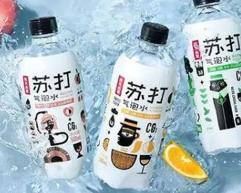 2021年6月30日農夫山泉，商標“大佬”蹭日系熱度翻車了！市值蒸發超3000億港元？